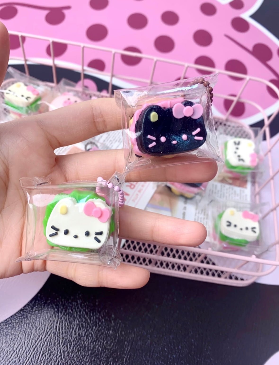 Hello Kitty Burger Taba Squishy Toy - Find Your Love